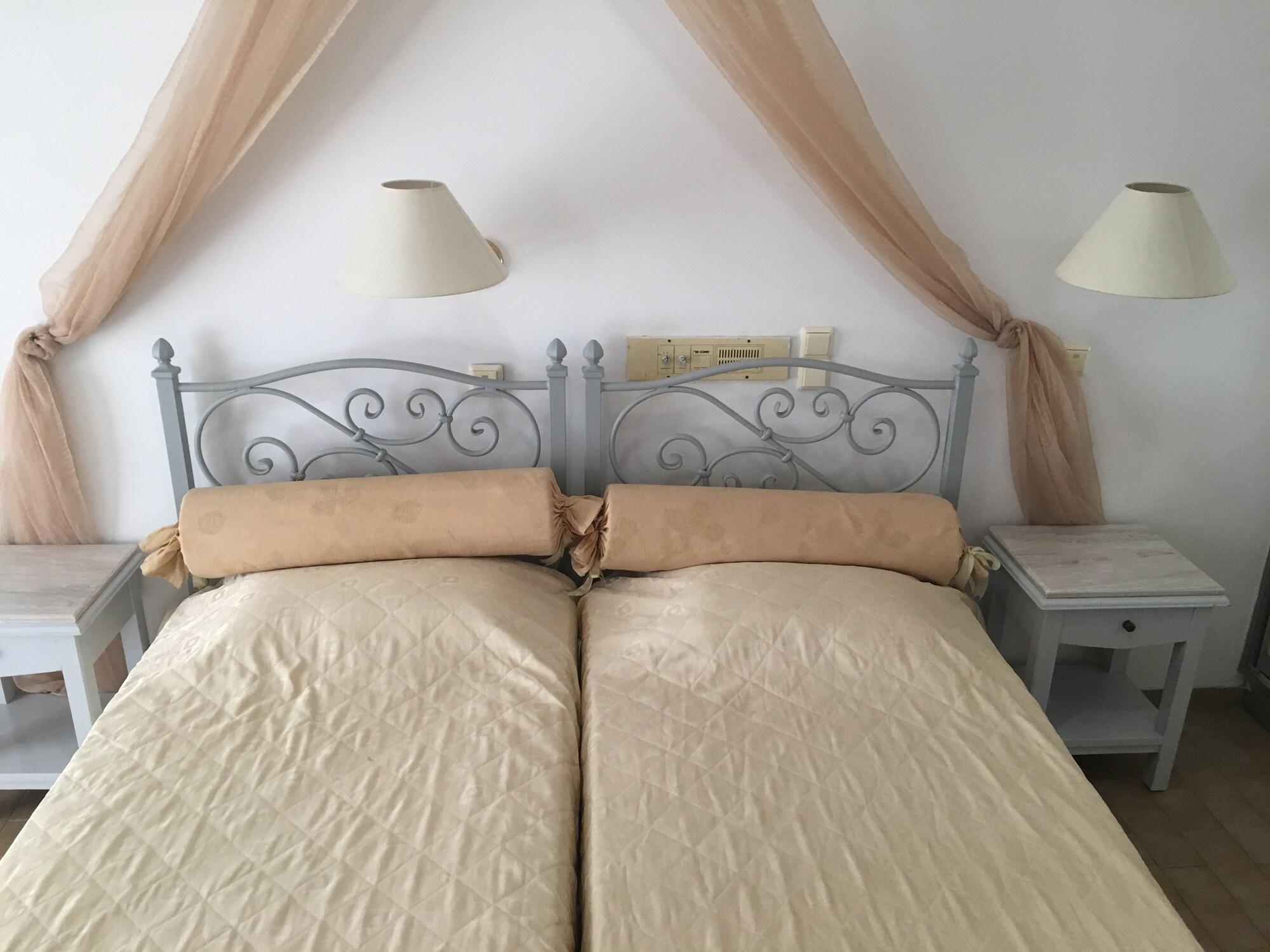 Hotel Avra Камари Экстерьер фото